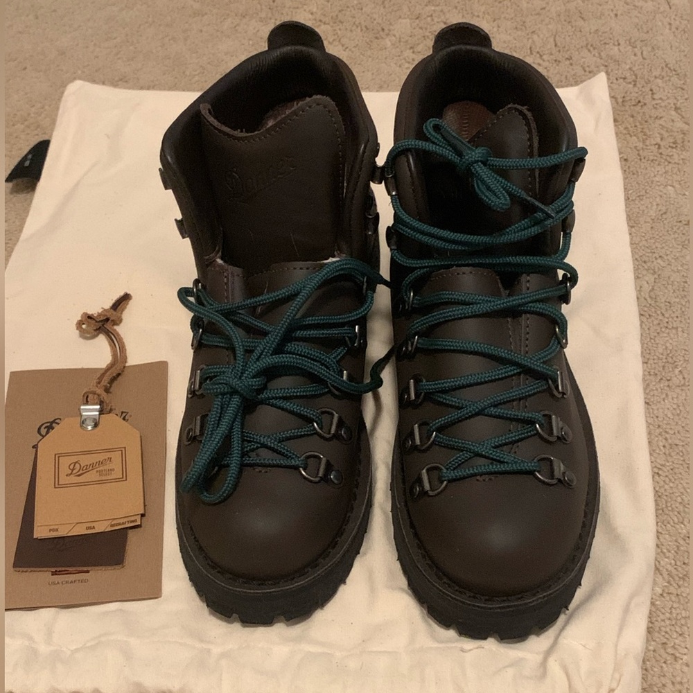 GoreTex Danner Women’s Mountain Lites NWT